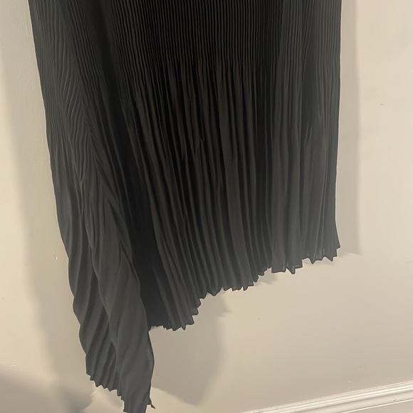 Black asymmetrical pleated shift dress - Picture 2 of 4